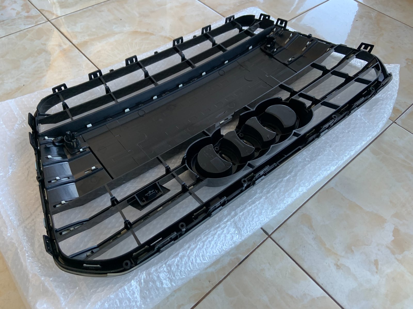 Audi A6 S6 C7 Centrinės grotelės