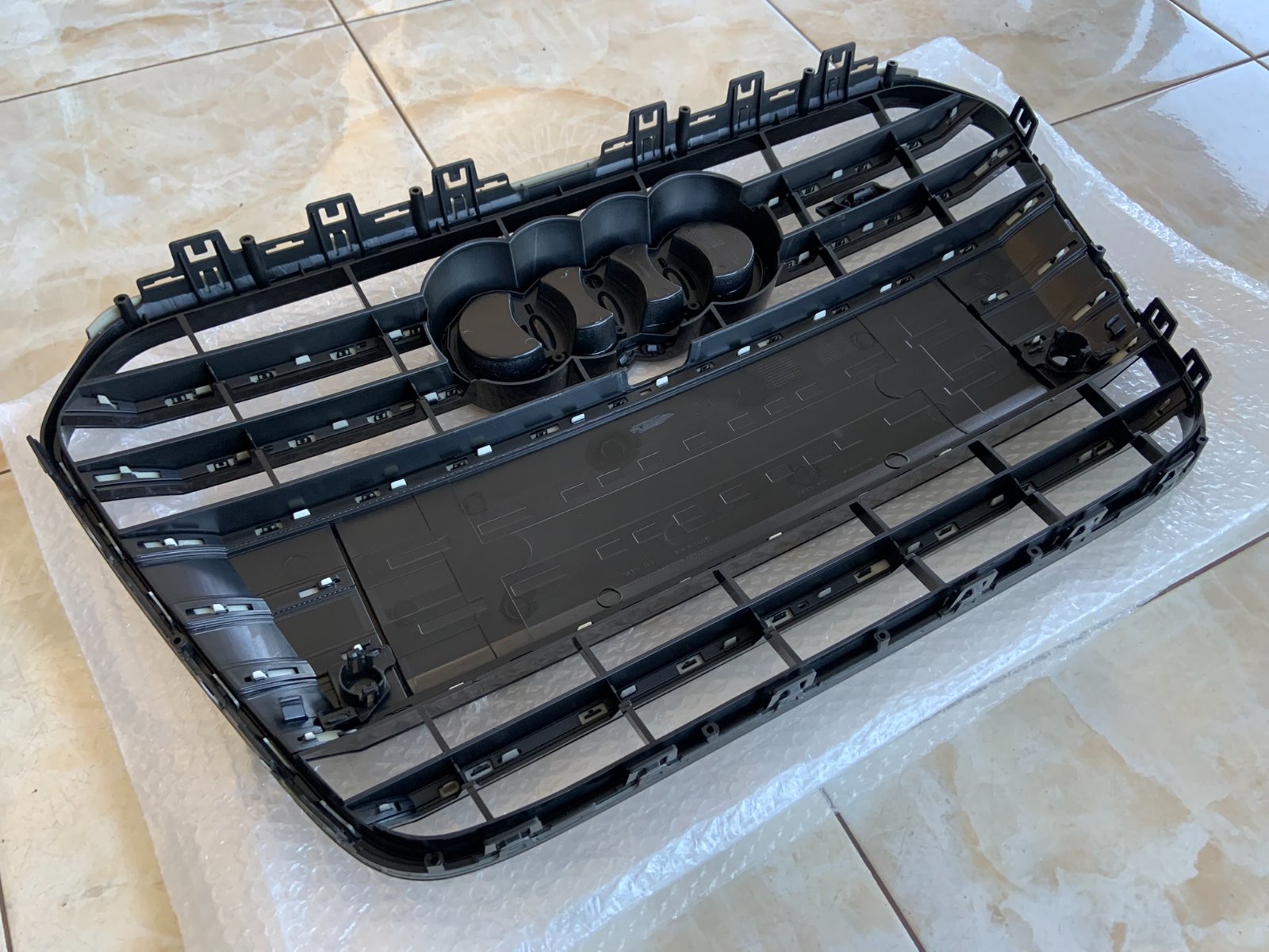 Audi A6 S6 C7 Centrinės grotelės