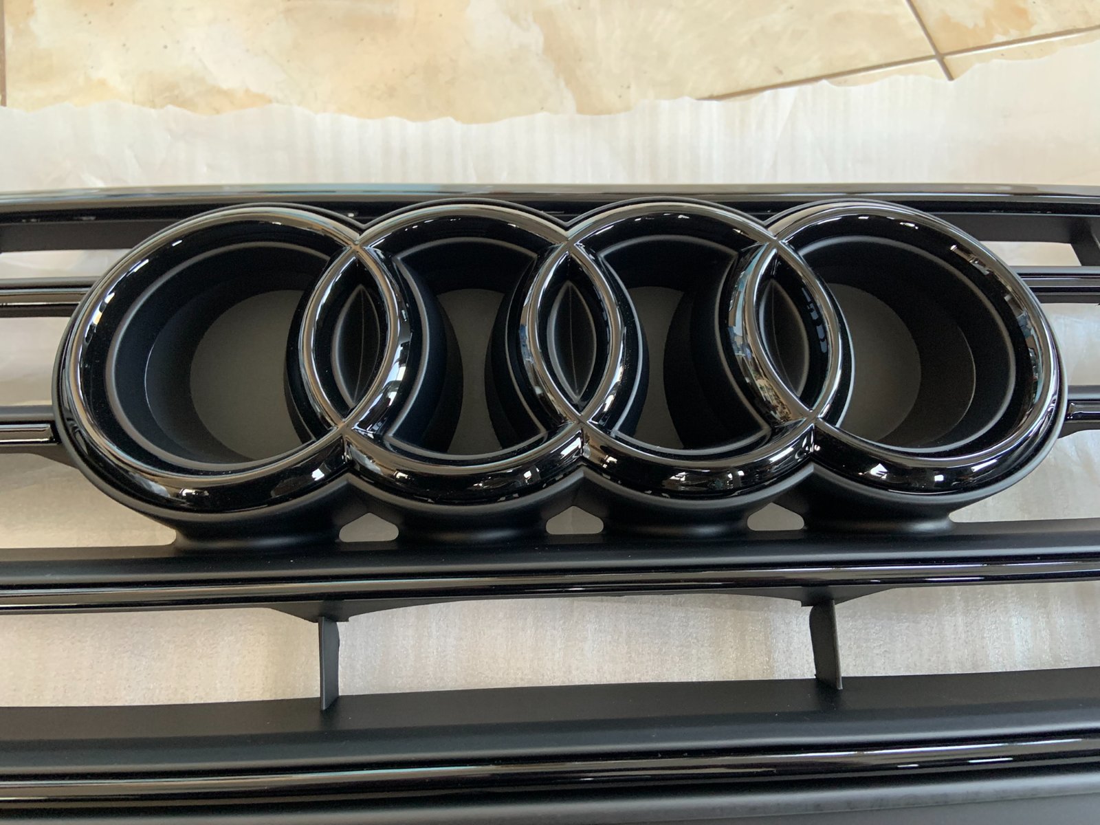 Audi A6 C7.5 Centrinės grotelės