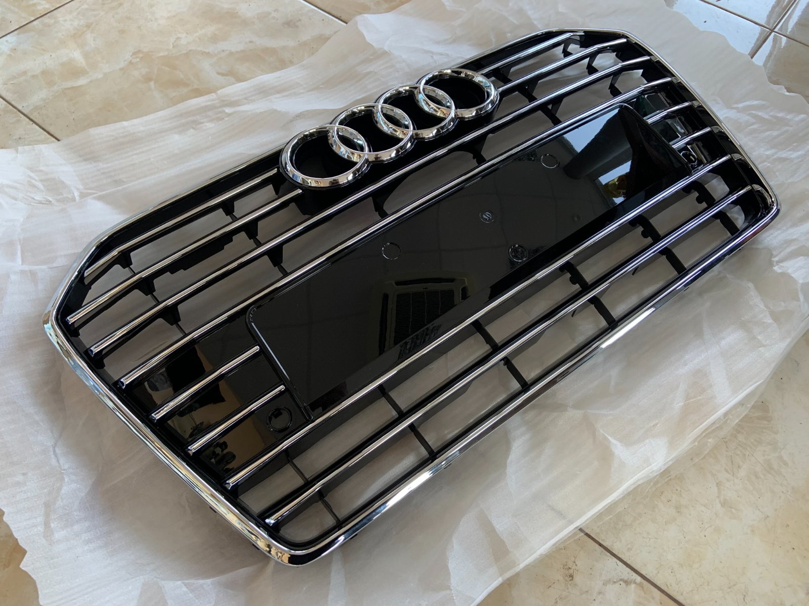 Audi A6 C7.5 Centrinės grotelės