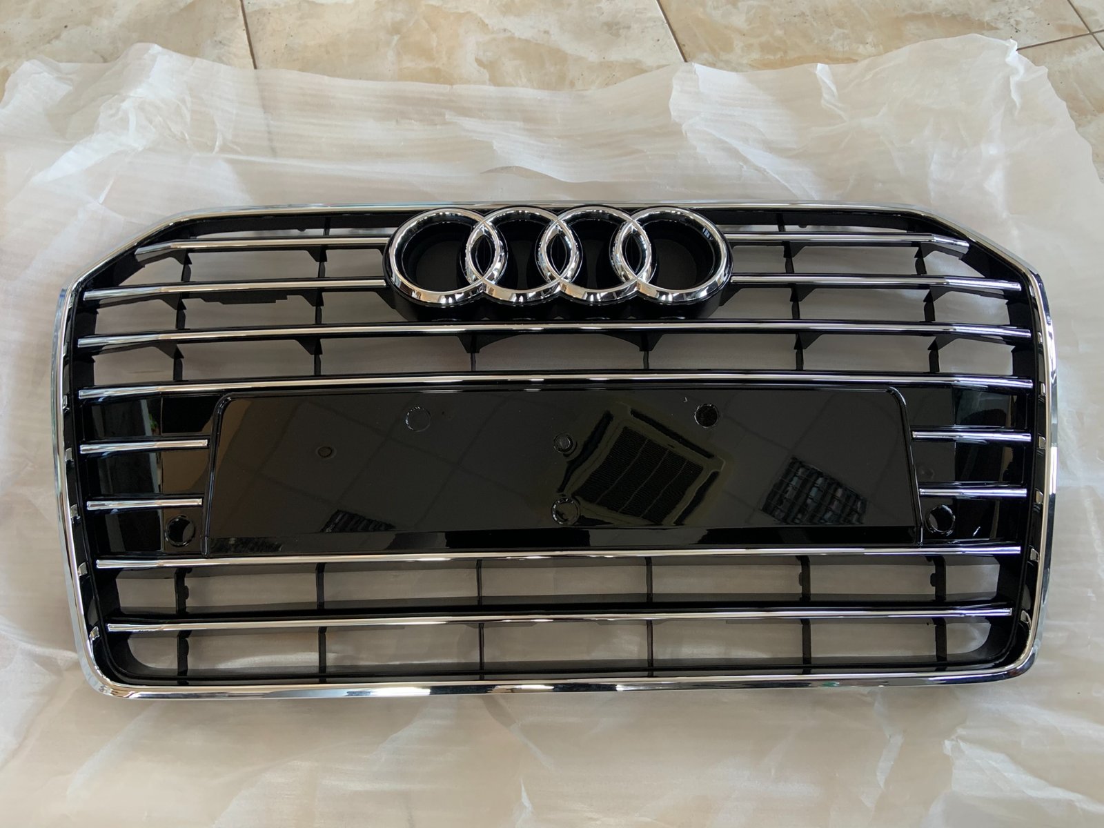 Audi A6 C7.5 Centrinės grotelės