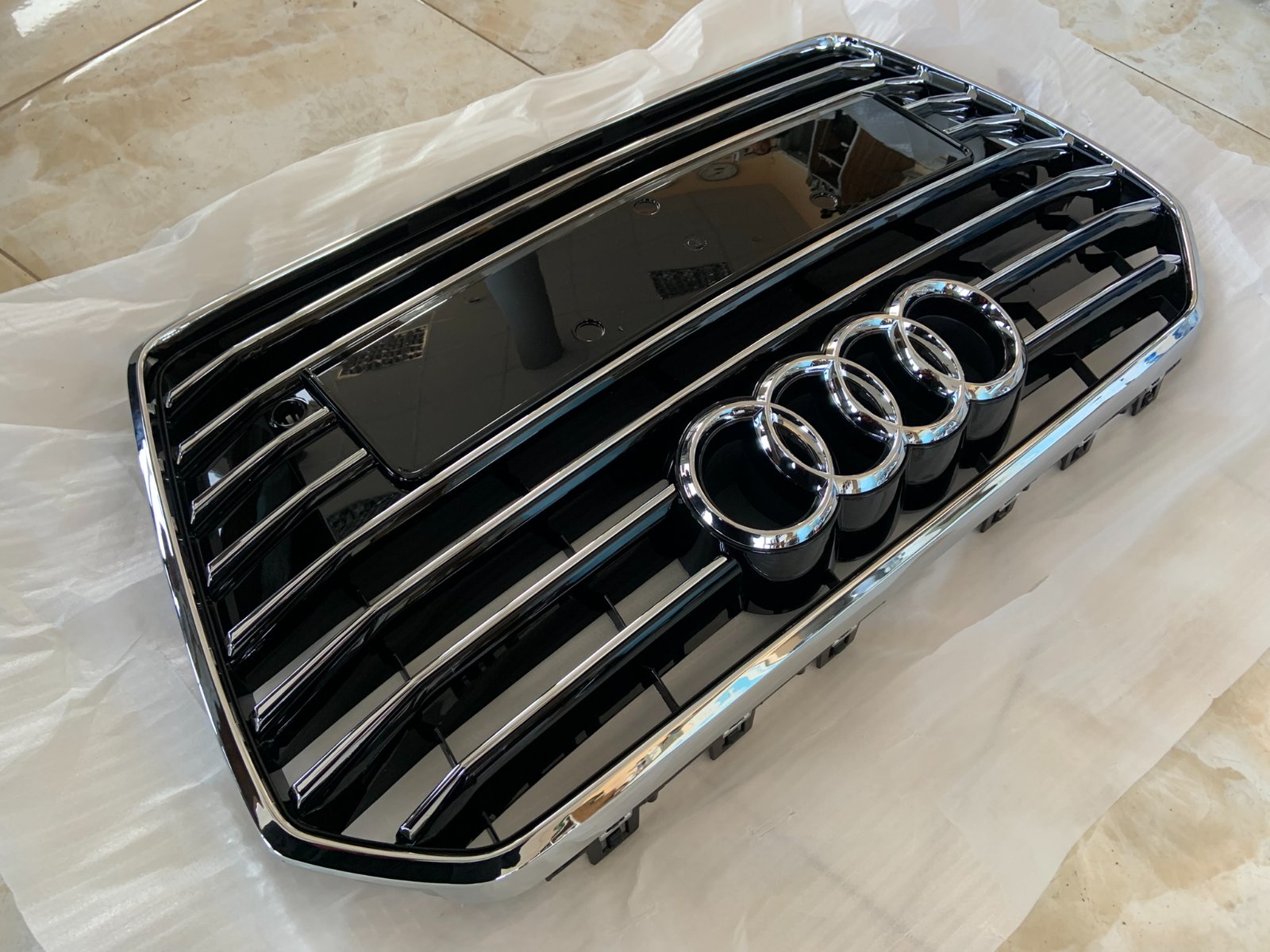 Audi A6 C7.5 Centrinės grotelės