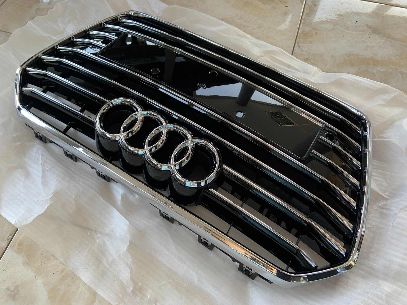 Audi A6 C7.5 Centrinės grotelės