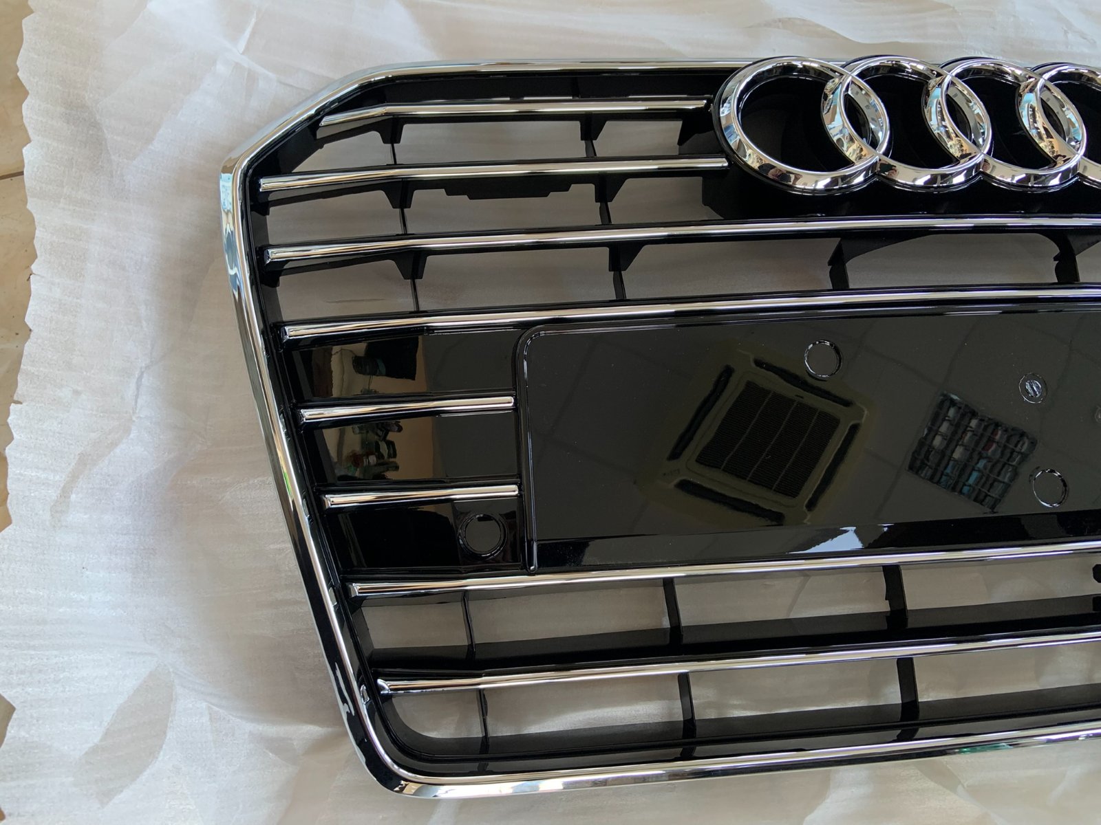 Audi A6 C7.5 Centrinės grotelės
