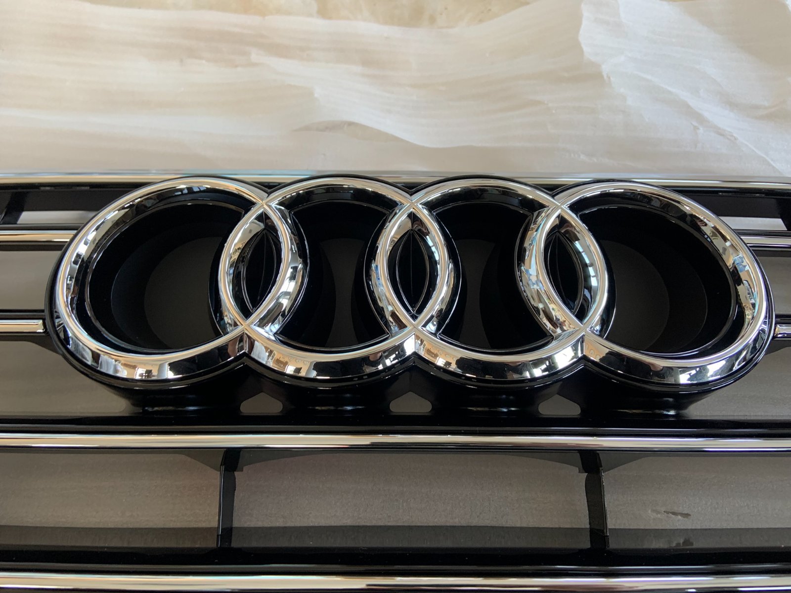 Audi A6 C7.5 Centrinės grotelės