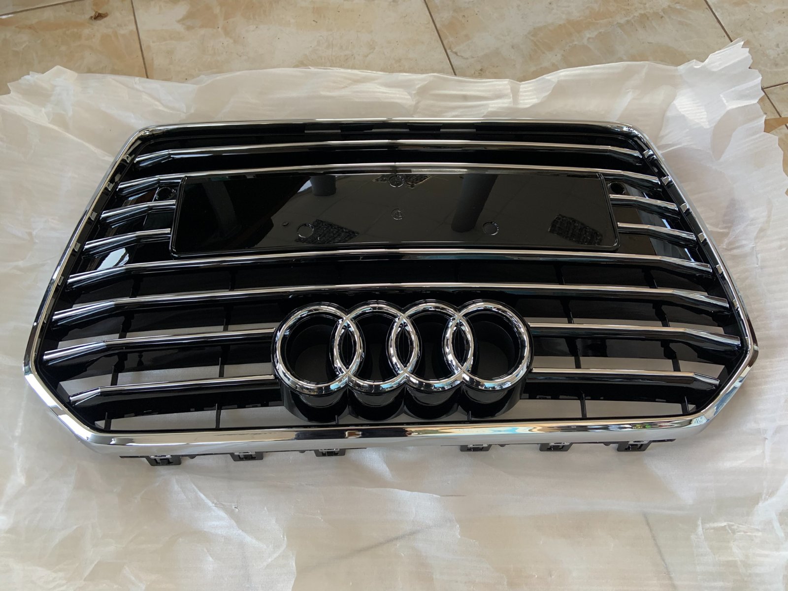 Audi A6 C7.5 Centrinės grotelės