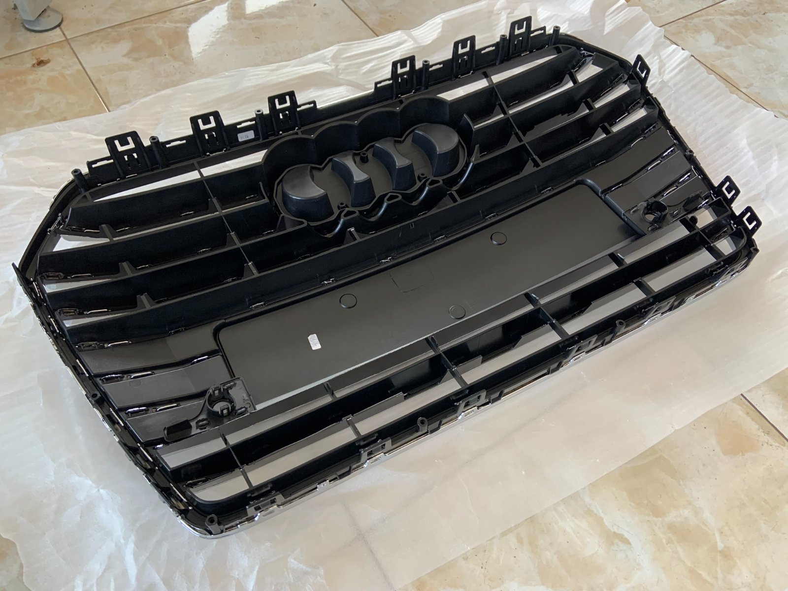 Audi A6 C7.5 Centrinės grotelės