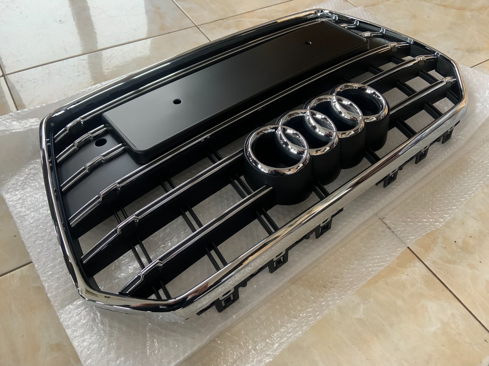 Audi A6 C7.5 Competition Centrinės grotelės