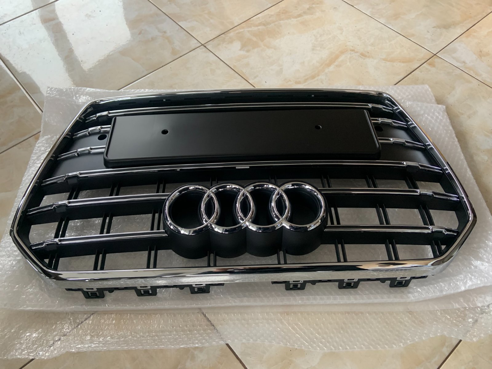 Audi A6 C7.5 Competition Centrinės grotelės