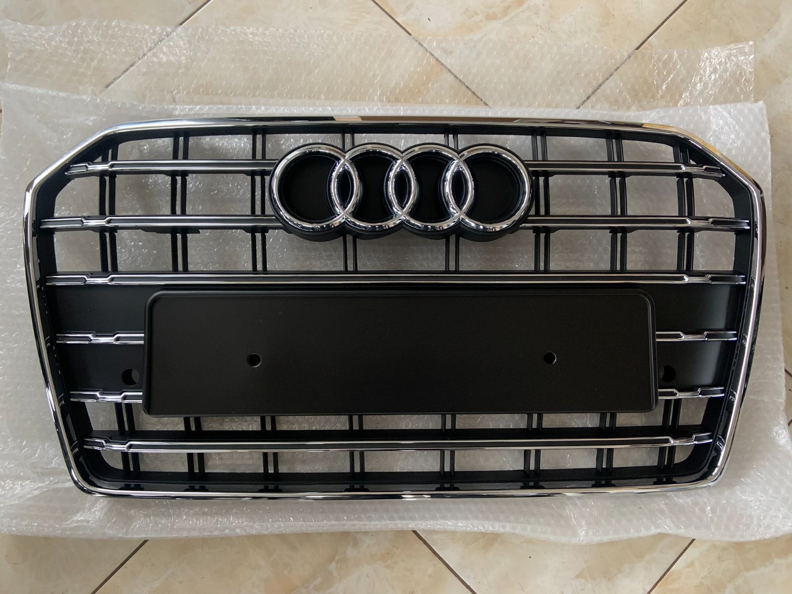 Audi A6 C7.5 Competition Centrinės grotelės