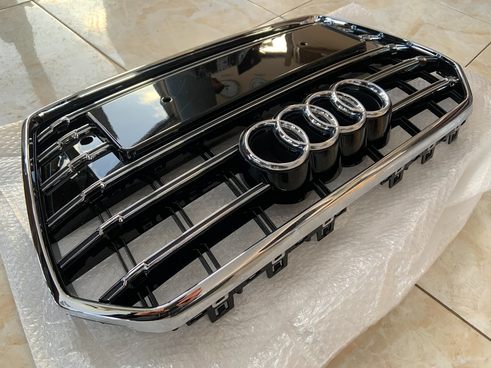 Audi A6 C7.5 Competition Centrinės grotelės