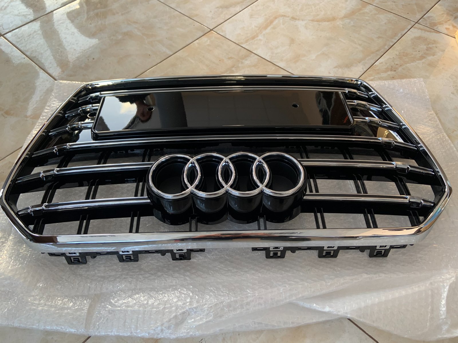 Audi A6 C7.5 Competition Centrinės grotelės