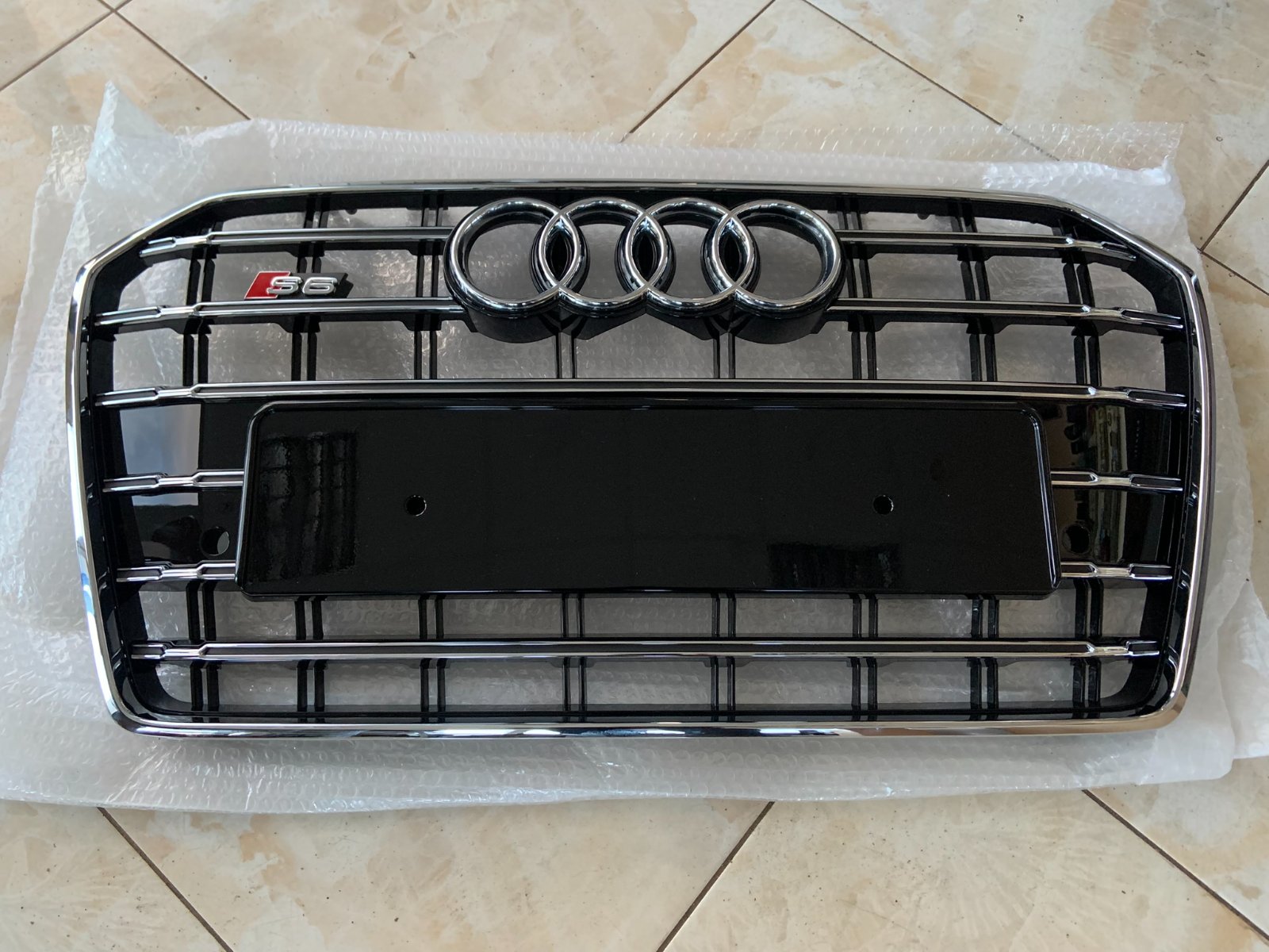 Audi A6 S6 C7.5 Centrinės grotelės