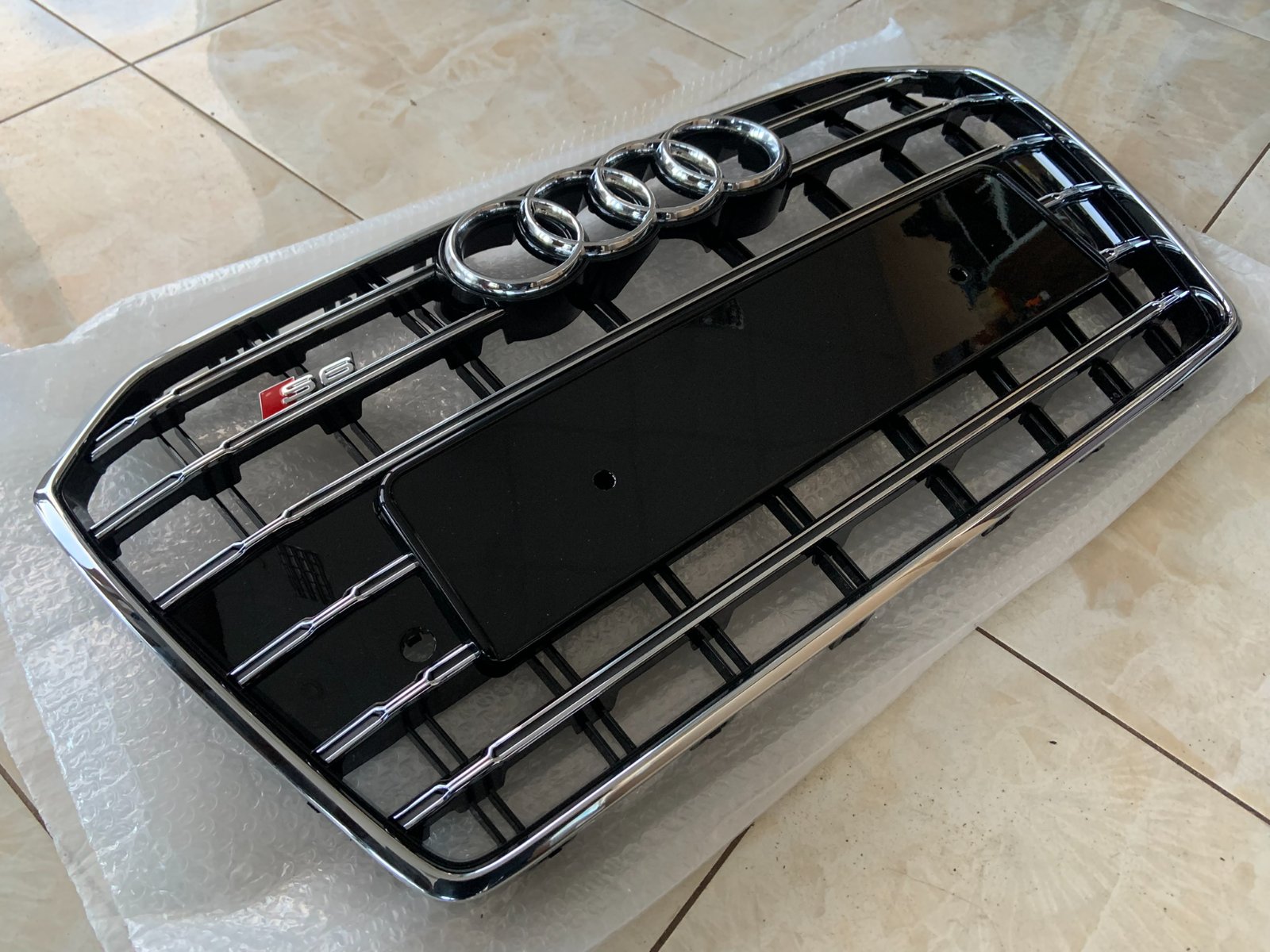 Audi A6 S6 C7.5 Centrinės grotelės