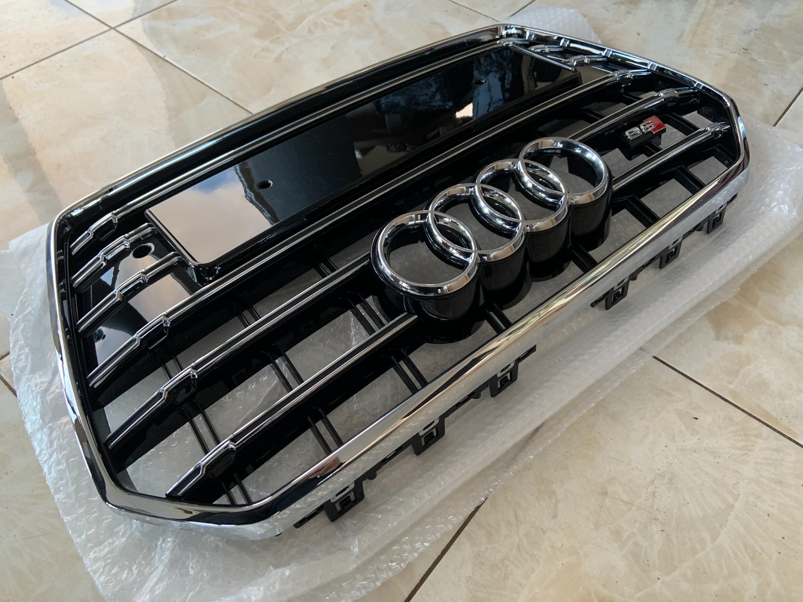 Audi A6 S6 C7.5 Centrinės grotelės