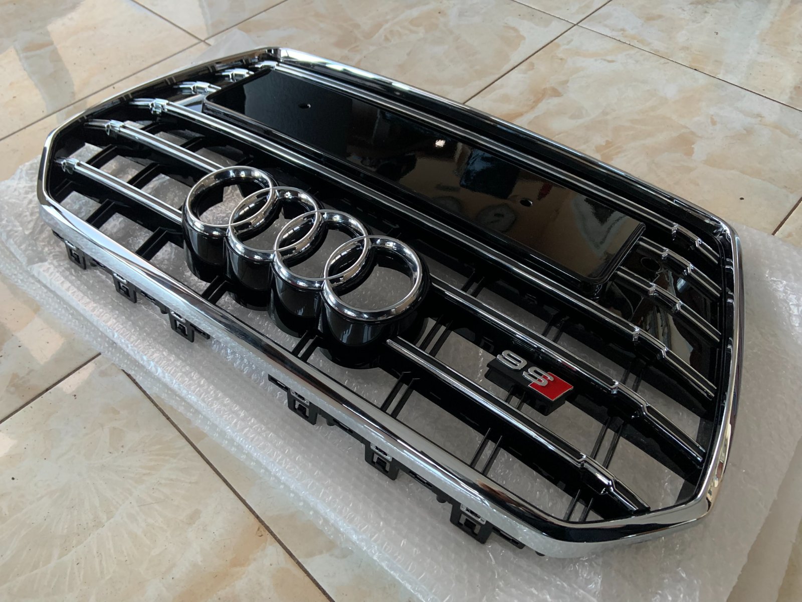 Audi A6 S6 C7.5 Centrinės grotelės