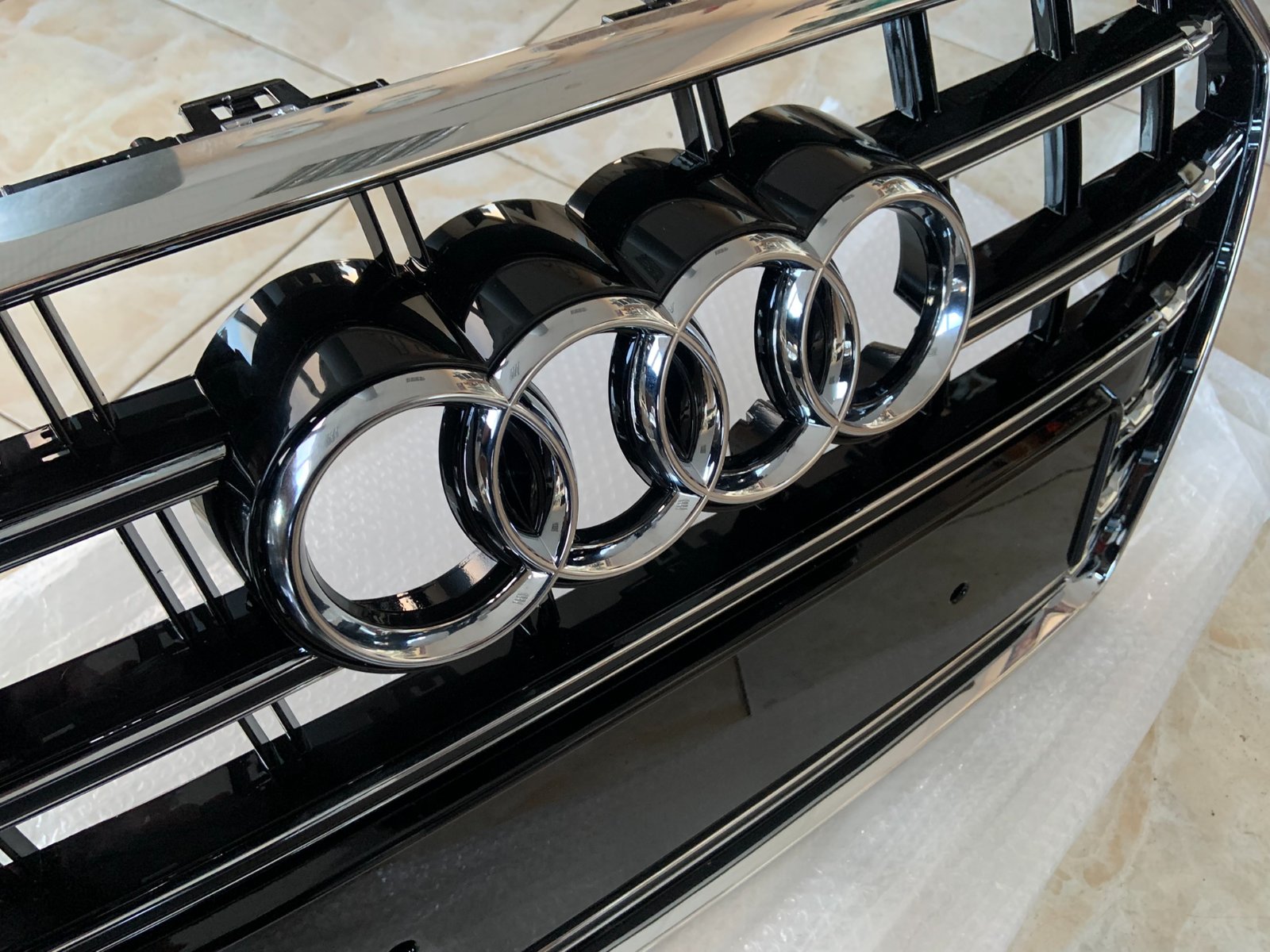 Audi A6 S6 C7.5 Centrinės grotelės