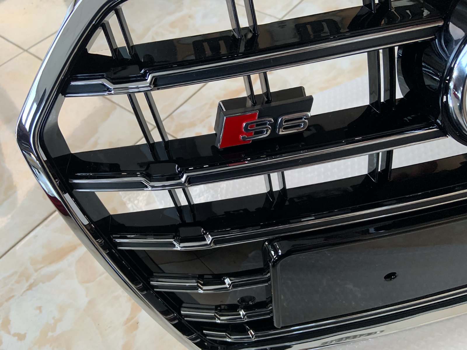 Audi A6 S6 C7.5 Centrinės grotelės