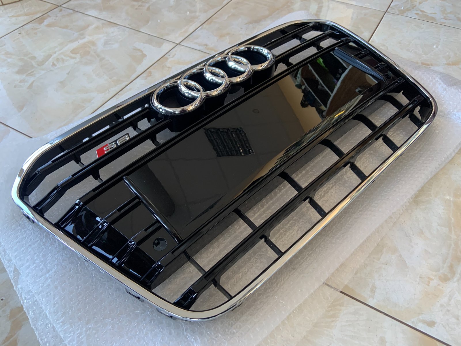 Audi A6 S6 C7 Centrinės grotelės