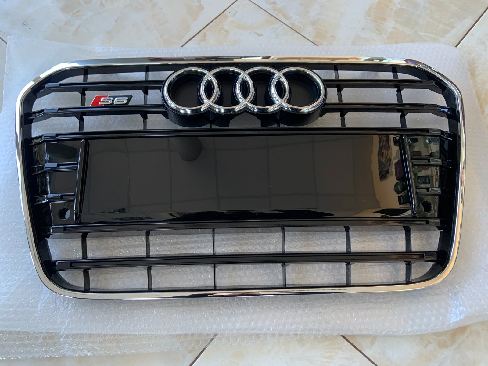 Audi A6 S6 C7 Centrinės grotelės