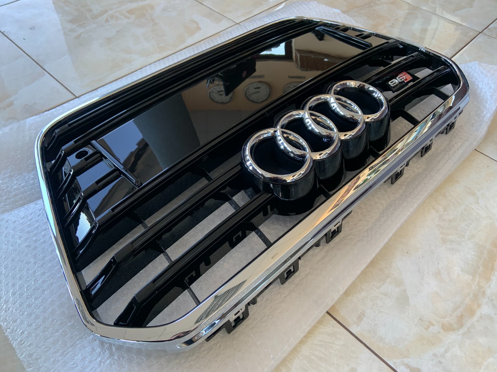 Audi A6 S6 C7 Centrinės grotelės
