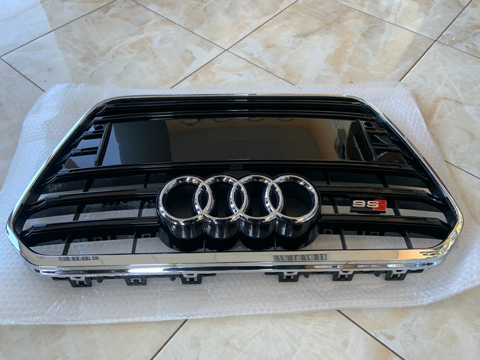 Audi A6 S6 C7 Centrinės grotelės