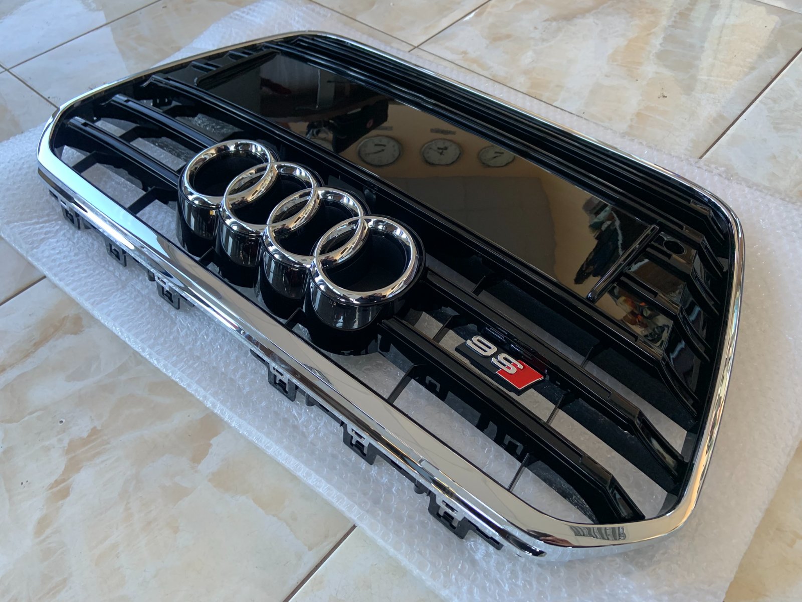 Audi A6 S6 C7 Centrinės grotelės