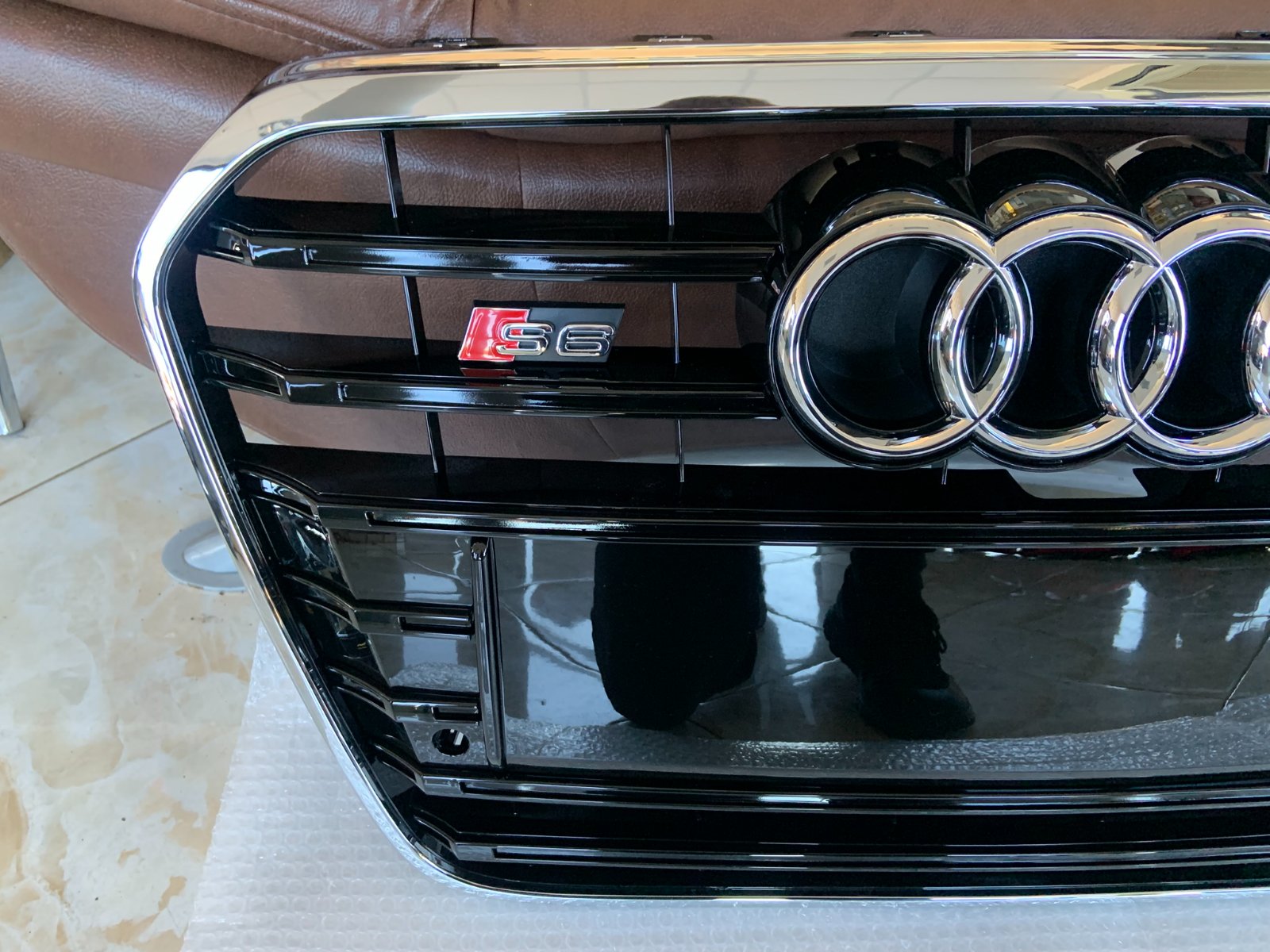 Audi A6 S6 C7 Centrinės grotelės
