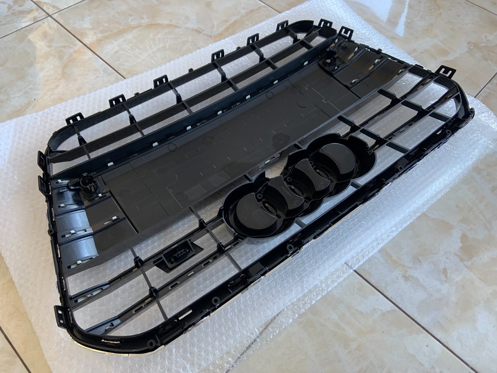 Audi A6 S6 C7 Centrinės grotelės