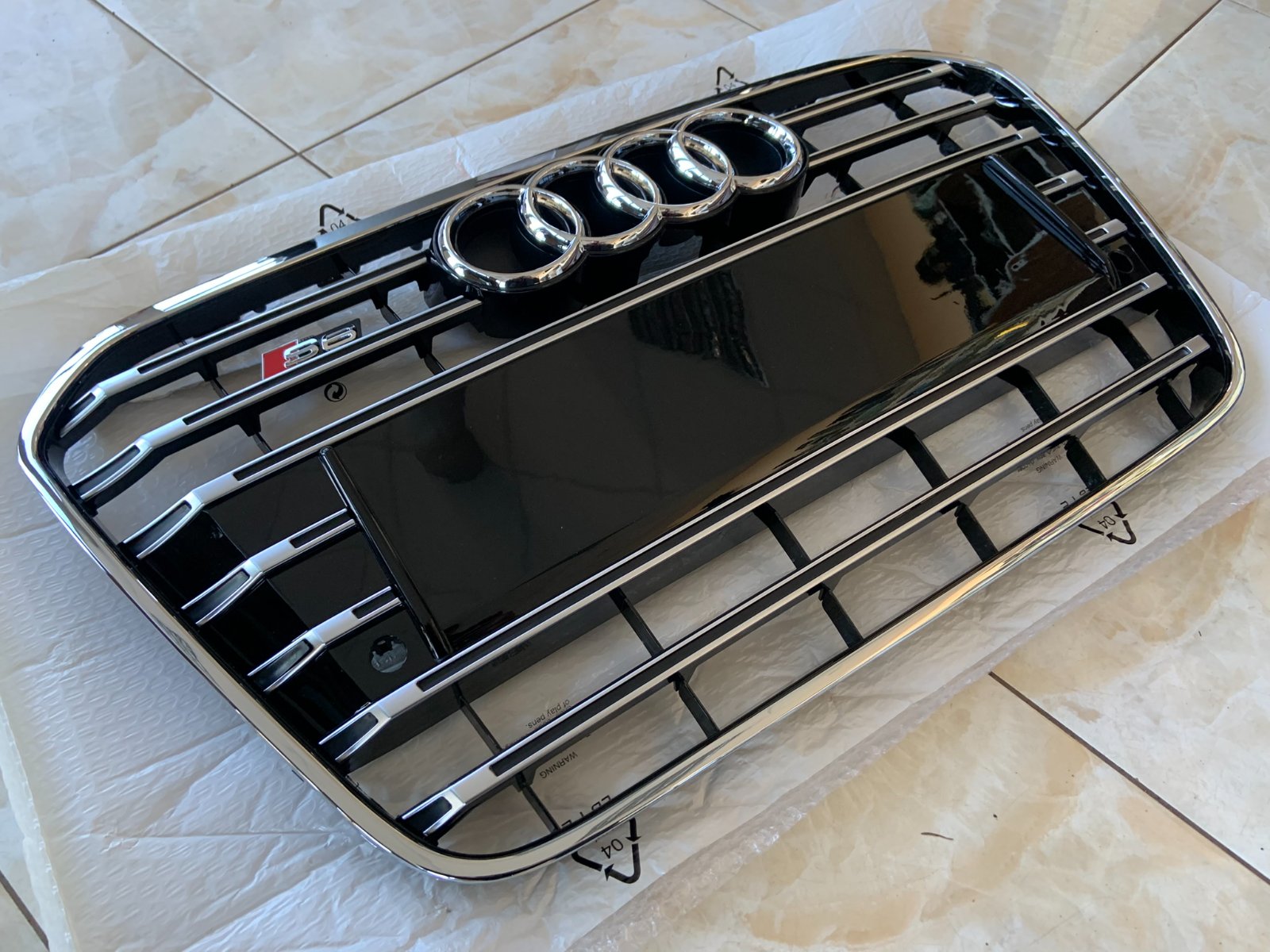 Audi A6 S6 C7 Centrinės grotelės