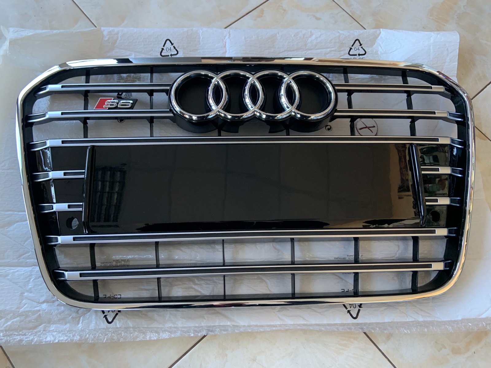 Audi A6 S6 C7 Centrinės grotelės