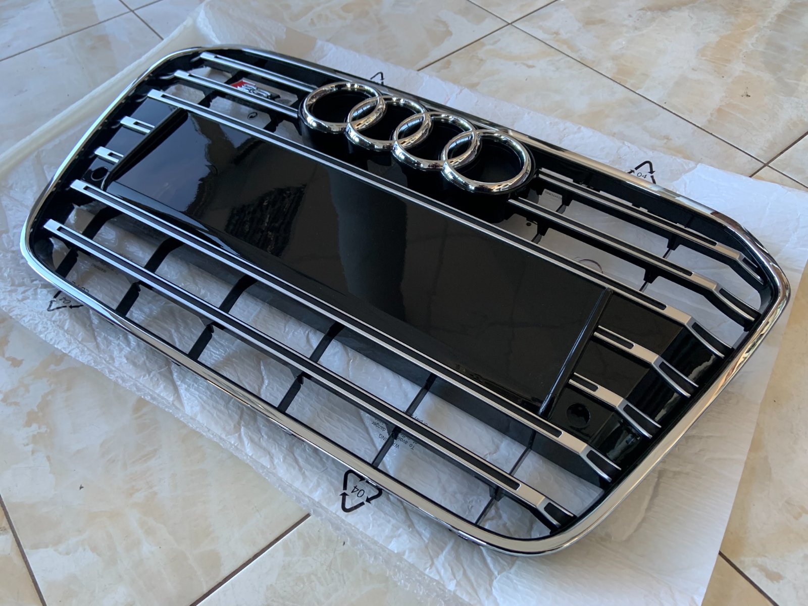 Audi A6 S6 C7 Centrinės grotelės