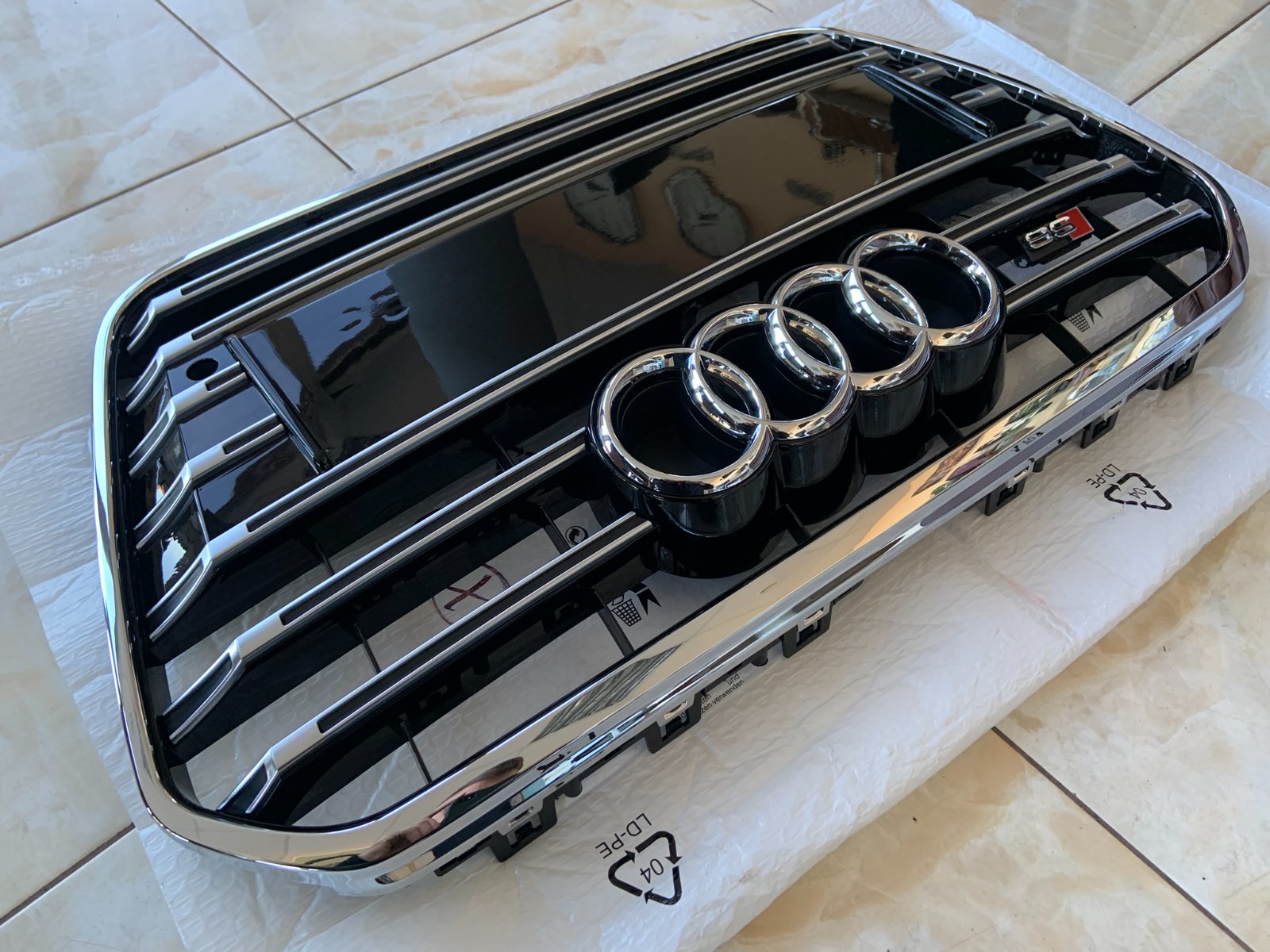 Audi A6 S6 C7 Centrinės grotelės