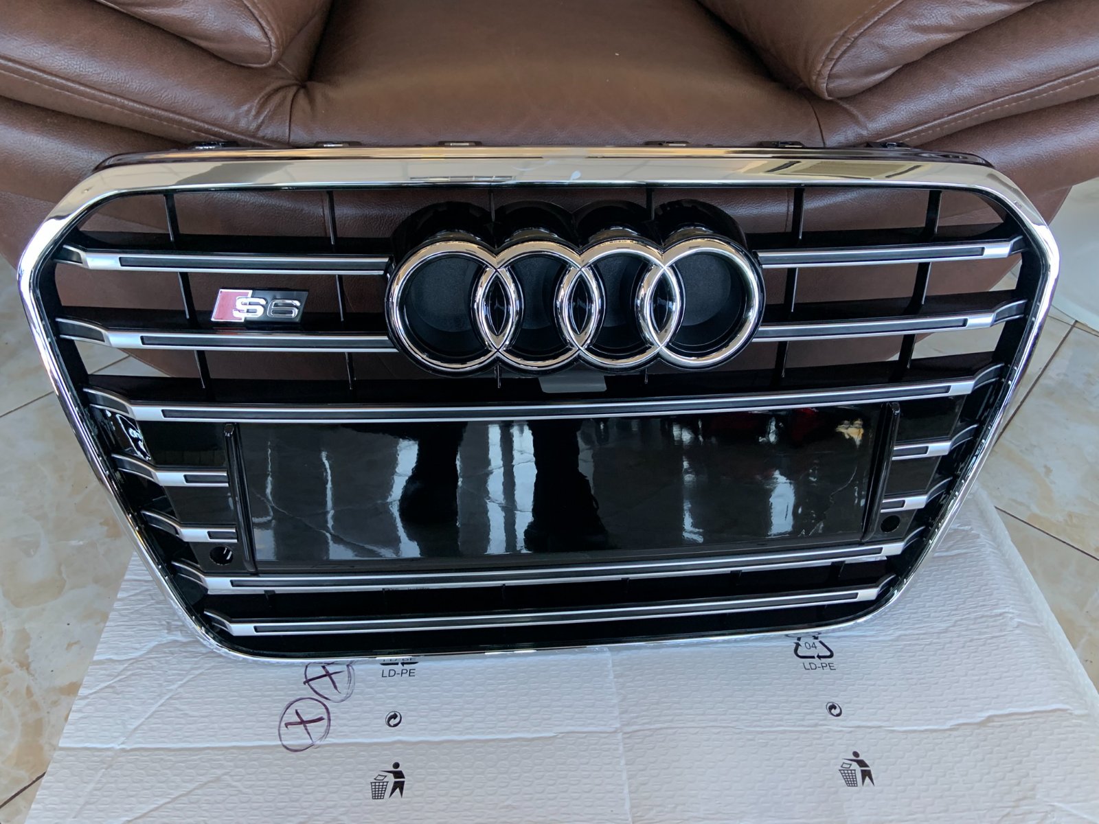 Audi A6 S6 C7 Centrinės grotelės