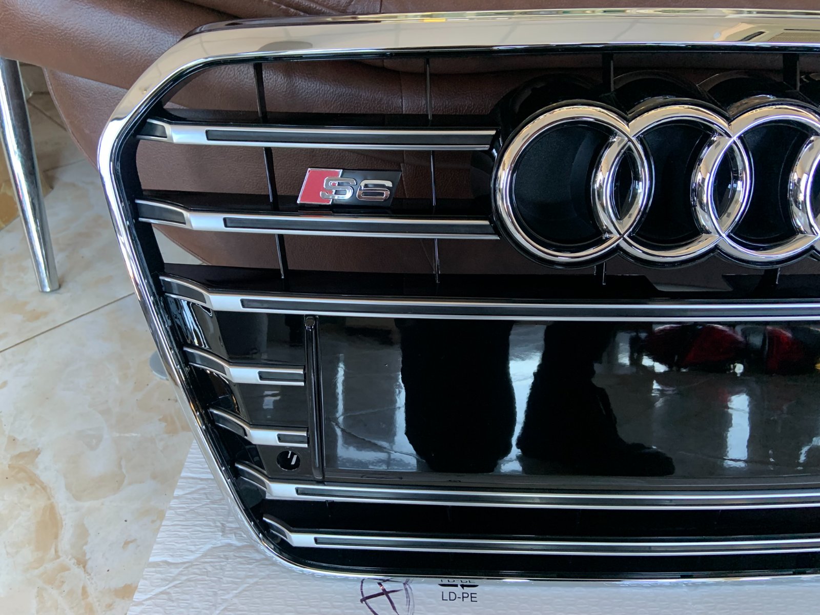 Audi A6 S6 C7 Centrinės grotelės