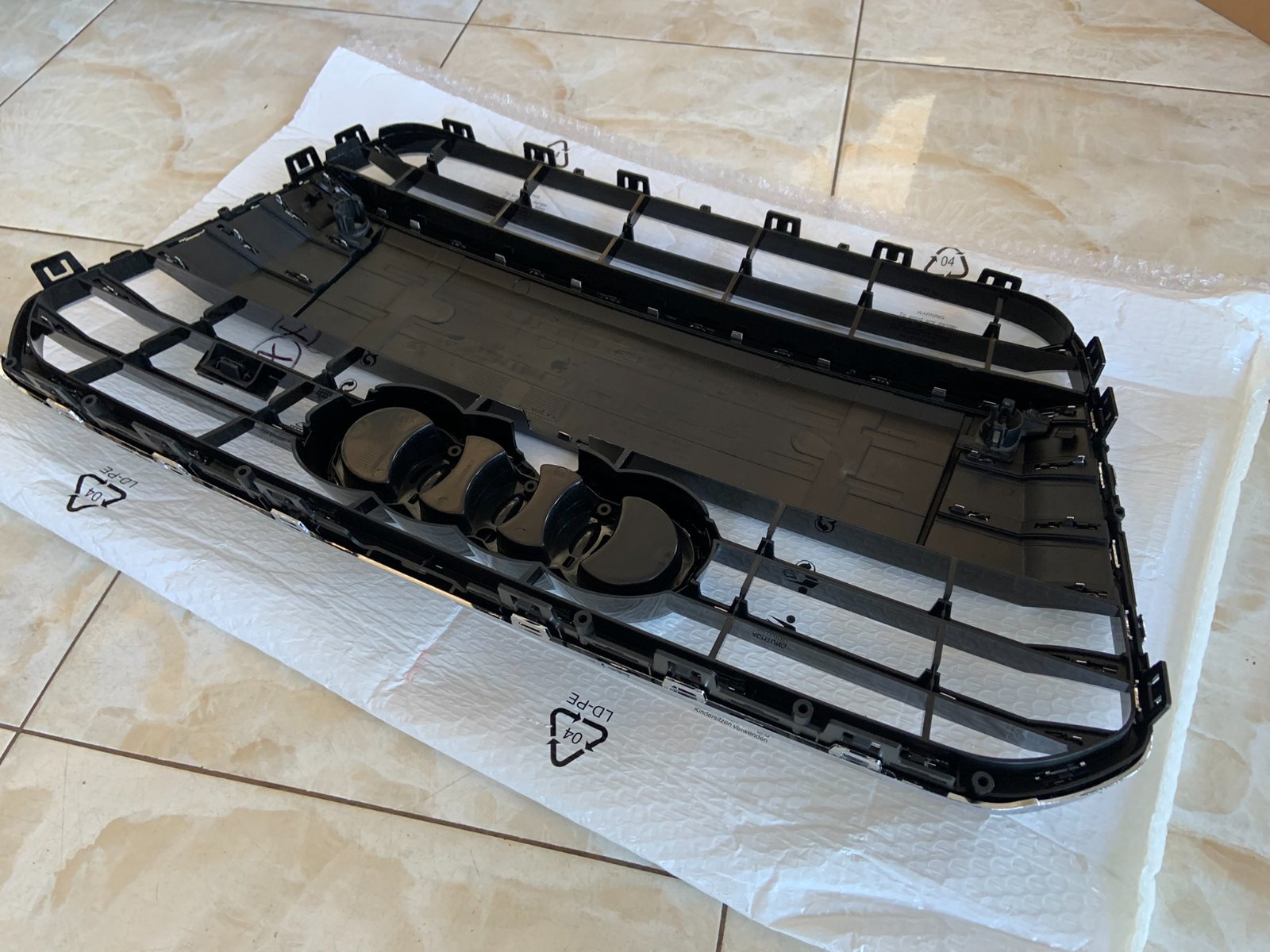 Audi A6 S6 C7 Centrinės grotelės