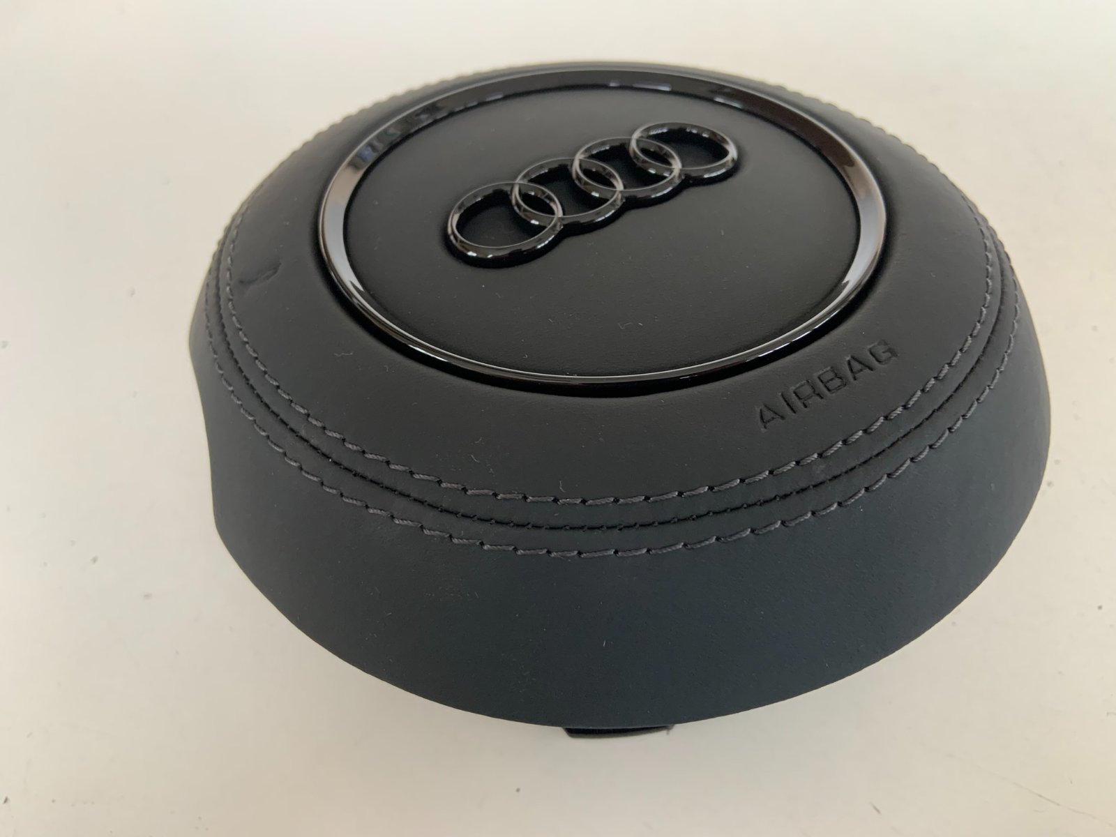 Audi A6 vairo oro pagalvės dangtelis