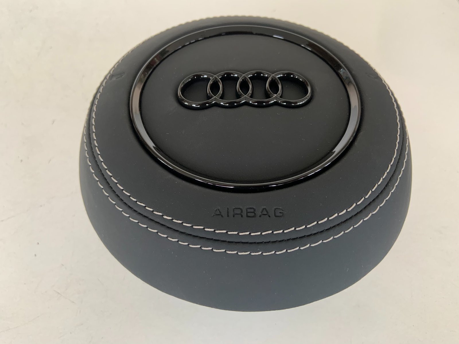 Audi A6 vairo oro pagalvės dangtelis