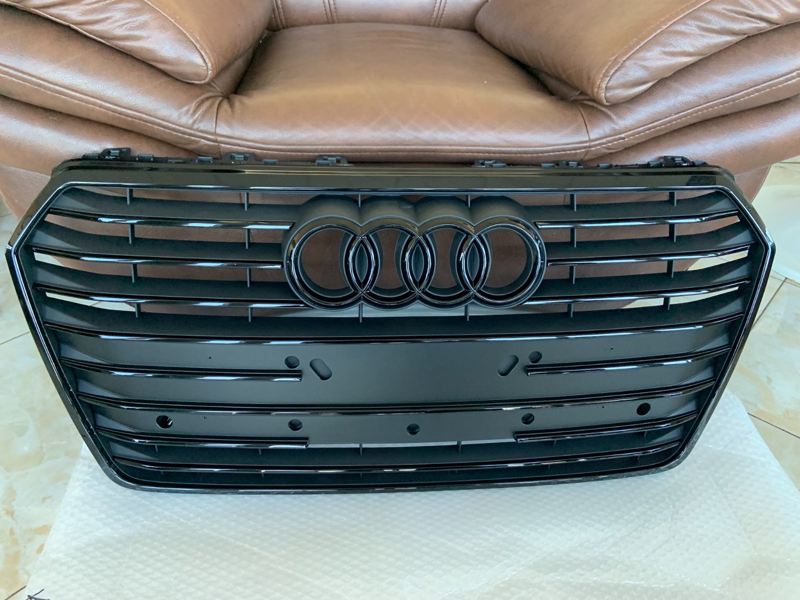 Audi A7 C7.5 Centrinės grotelės