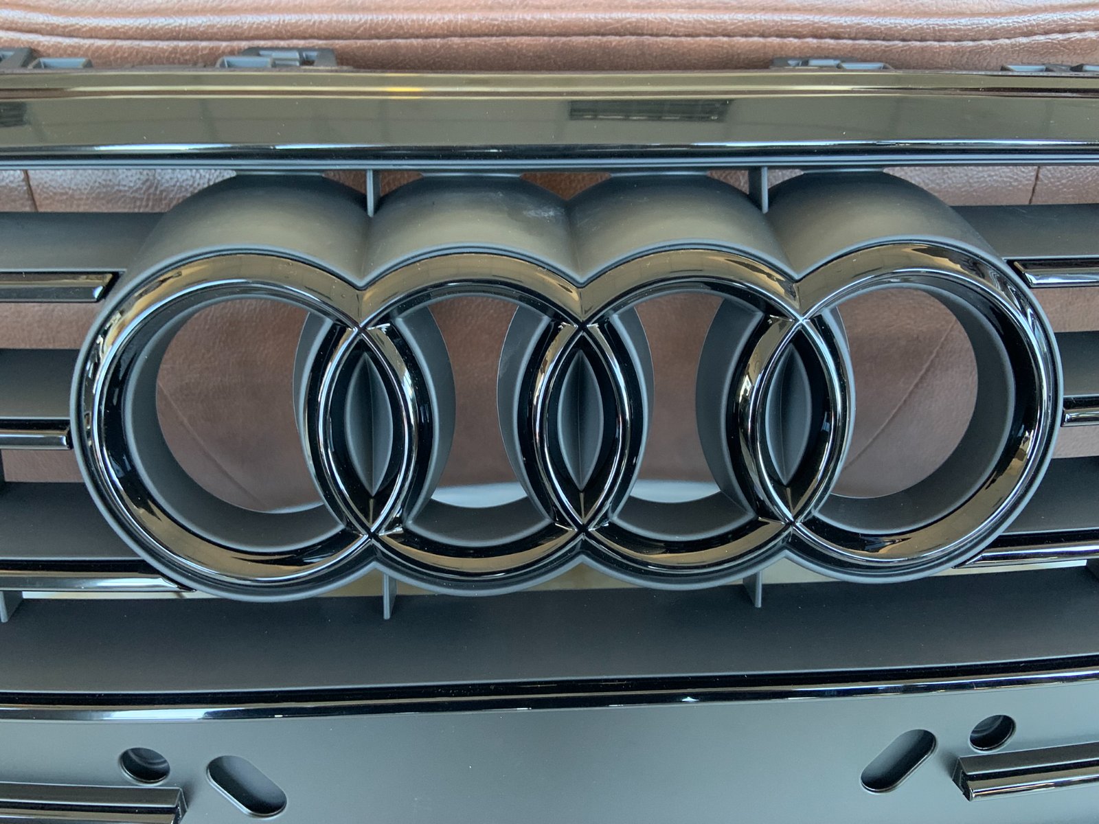 Audi A7 C7.5 Centrinės grotelės