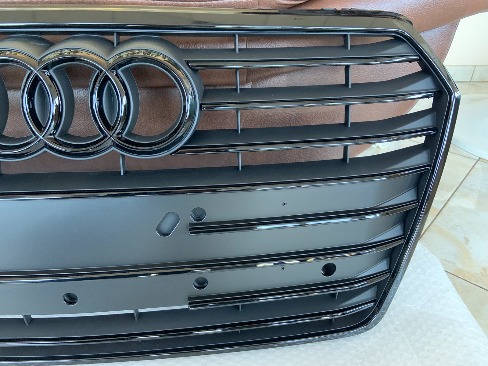 Audi A7 C7.5 Centrinės grotelės