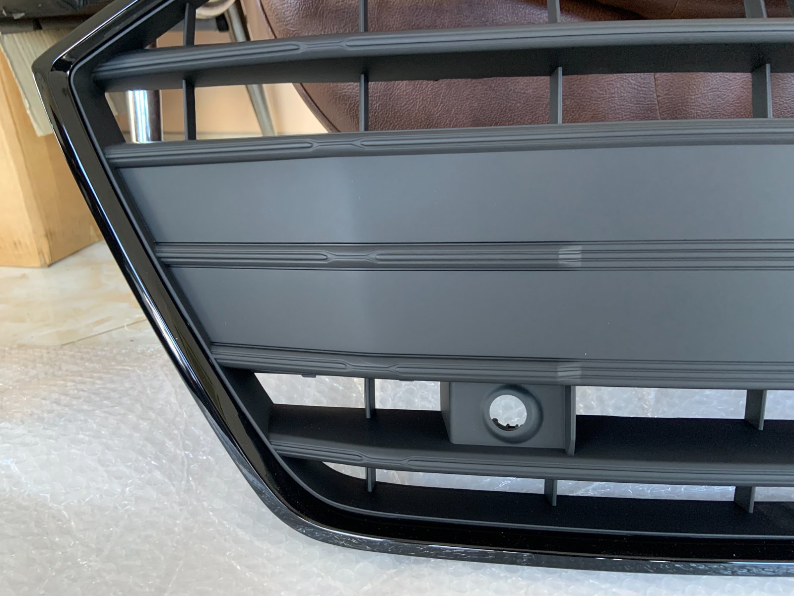 Audi A7 C8 Centrinės grotelės