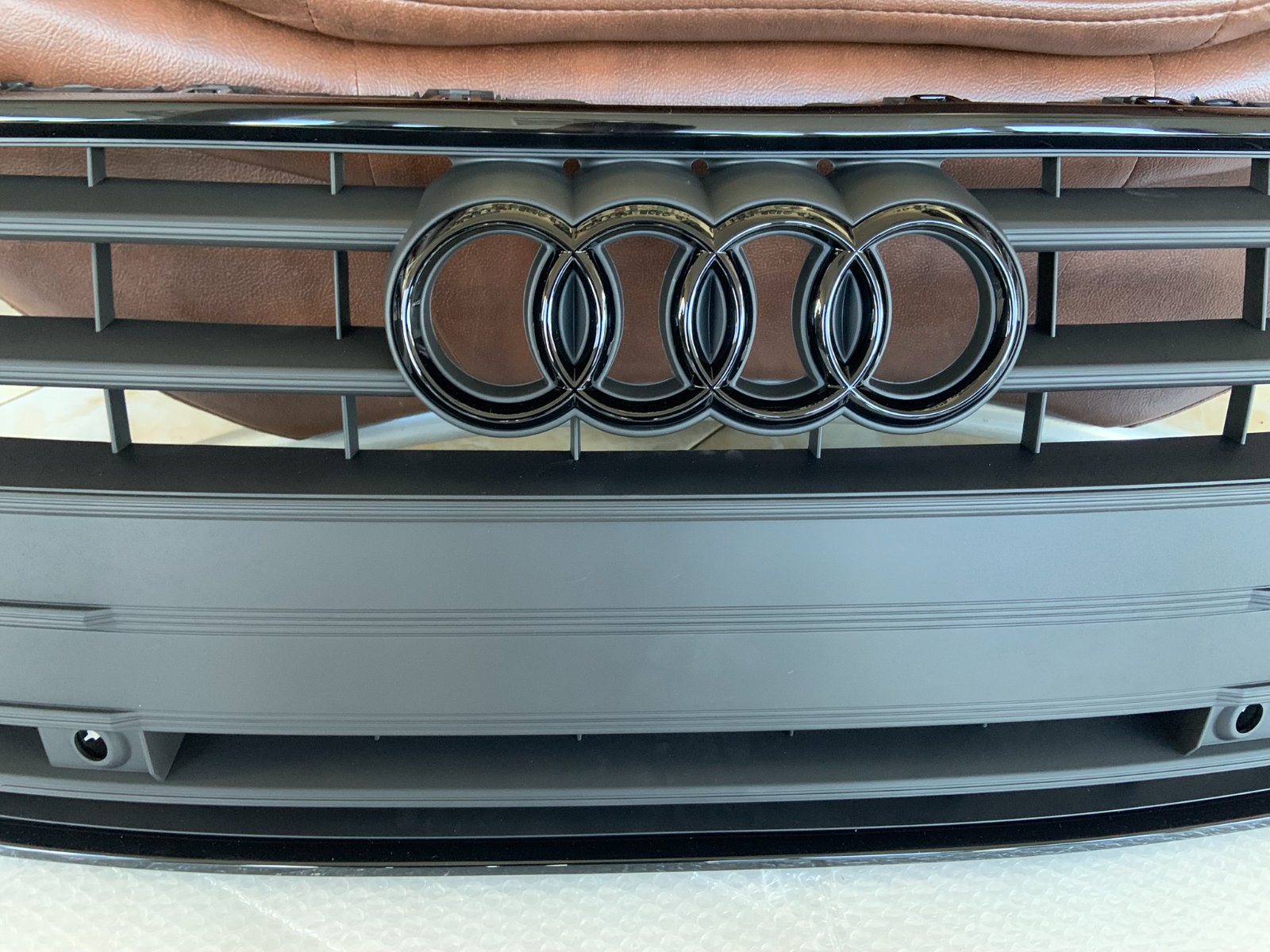 Audi A7 C8 Centrinės grotelės