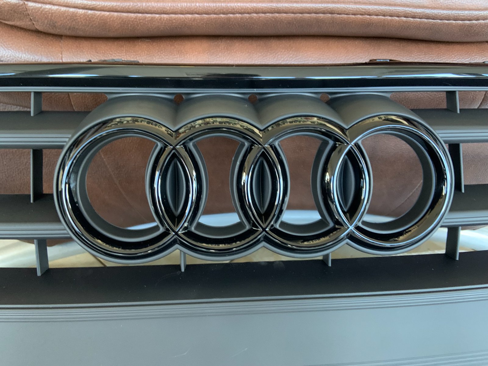 Audi A7 C8 Centrinės grotelės