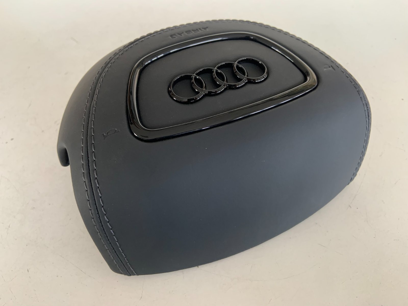 Audi A7 vairo oro pagalvės dangtelis