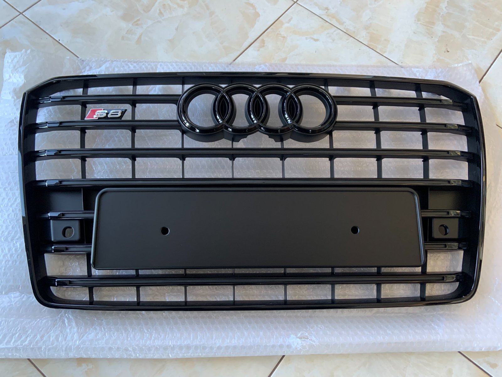 Audi A8 S8 D4.5 Centrinės grotelės