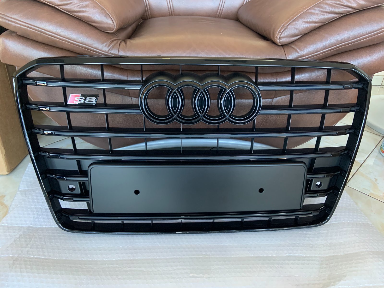 Audi A8 S8 D4.5 Centrinės grotelės