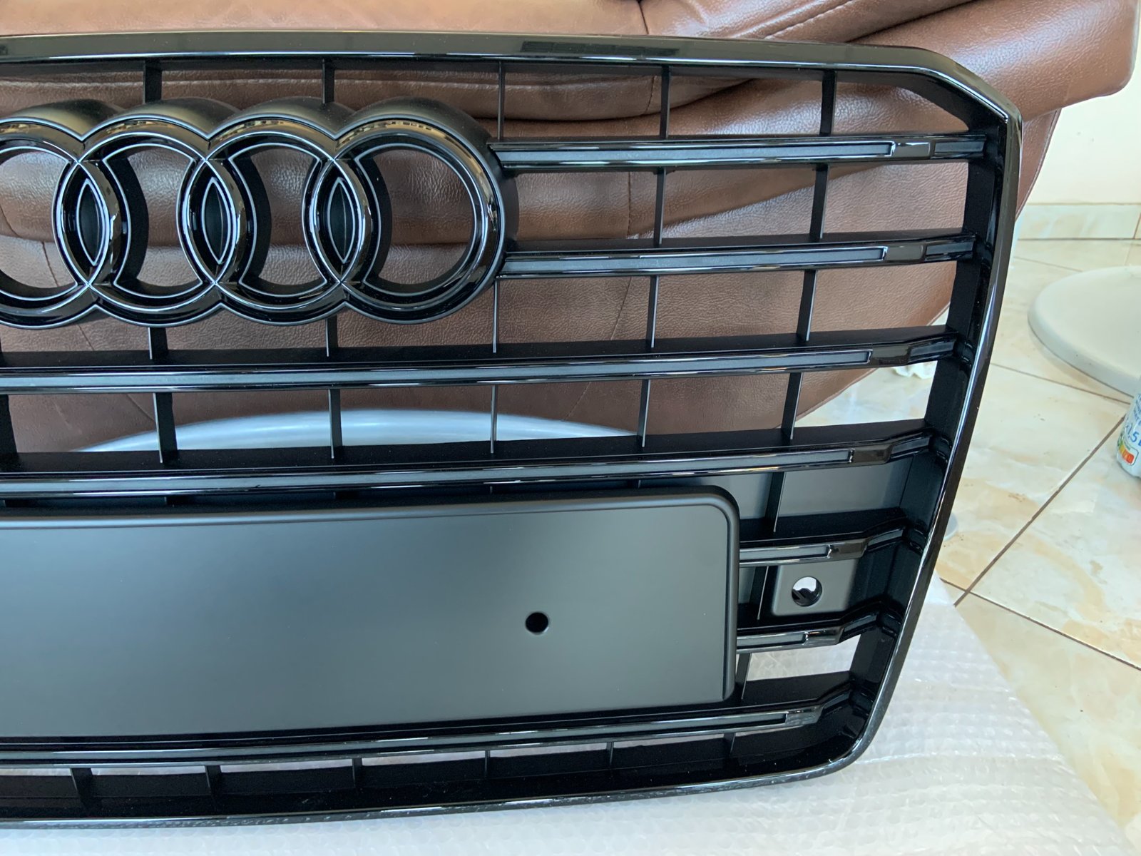 Audi A8 S8 D4.5 Centrinės grotelės