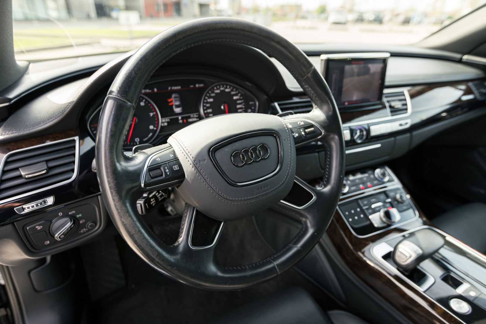 Audi A8 vairo oro pagalvės dangtelis