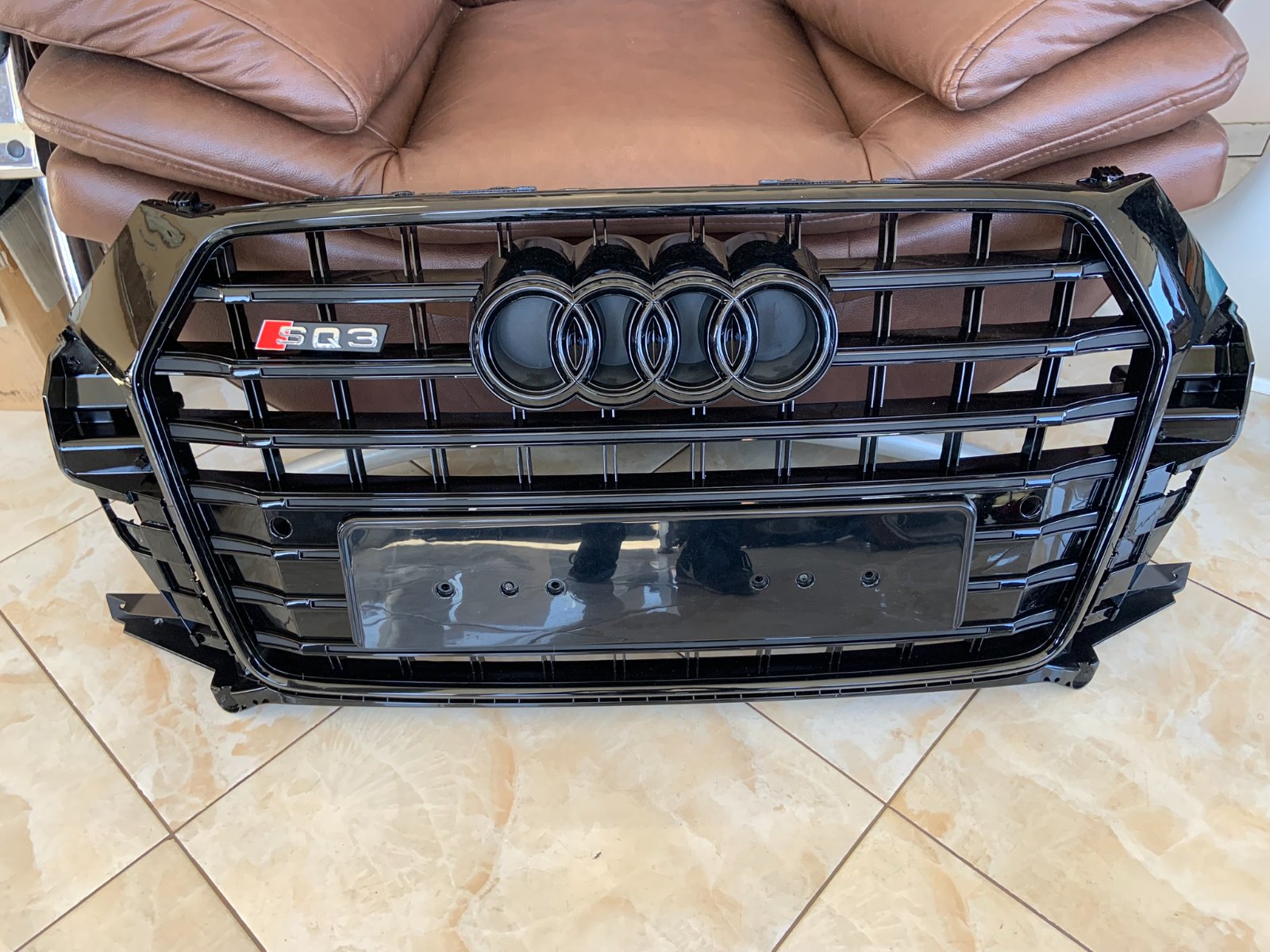 Audi Q3 SQ3 Centrinės grotelės